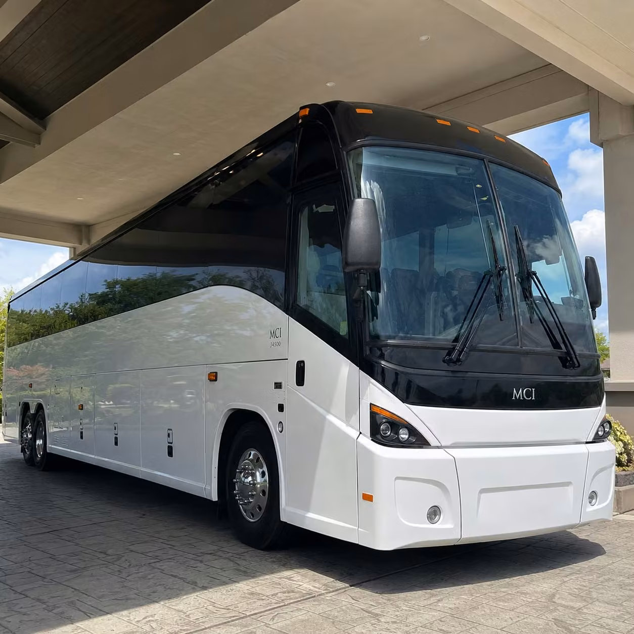 recurring commuter shuttle routes along i 94 and plymouth road